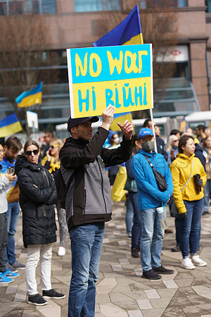 Sun, Mar 27, 2022 Stand with Ukraine Rally at the Vancouver Art Gallery