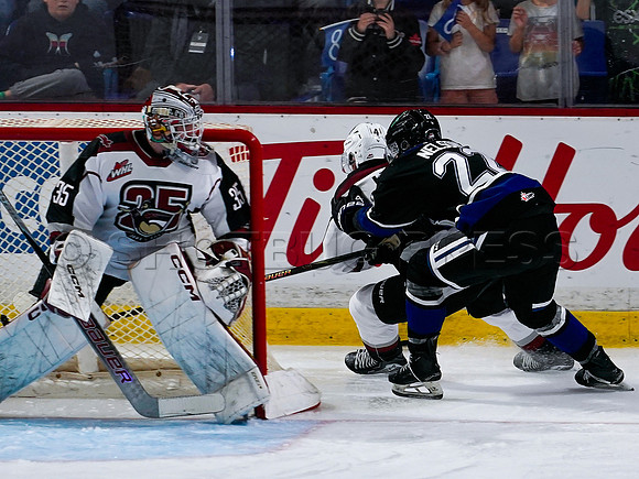 Victoria Royals fall to the Vancouver Giants 6-5 in OT at Langley Event Centre