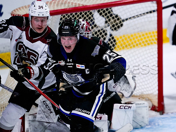 Victoria Royals fall to the Vancouver Giants 6-5 in OT at Langley Event Centre