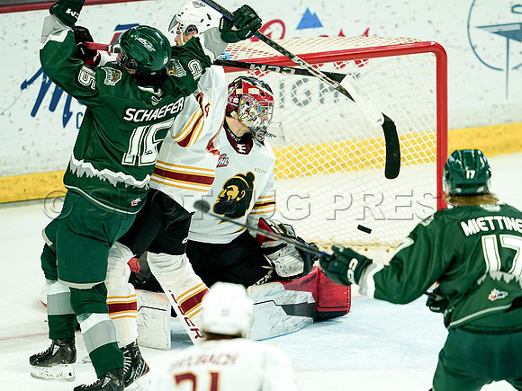 Wes Shaw Everett Silvertips skate circles around the Vancouver Giants 20241129 -254261