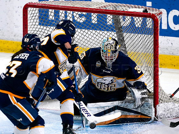 Wes Shaw-UBC Thunderbirds at Trinity Western Spartans-20251205-708