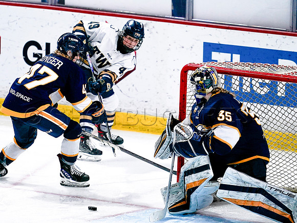 Wes Shaw-UBC Thunderbirds at Trinity Western Spartans-20251205-921