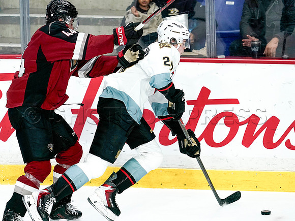Wes Shaw-Portland Winterhawks at the Vancouver Giants-20251205-1862