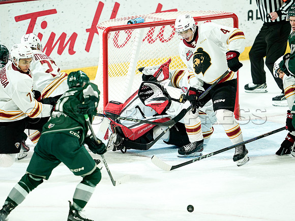 Wes Shaw Everett Silvertips skate circles around the Vancouver Giants 20241129 -255072