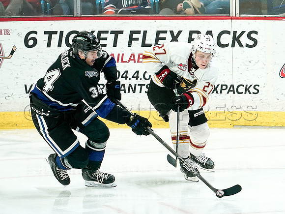Wes Shaw Victoria Royals slam thhe Giants 6-3 20241214 -256073