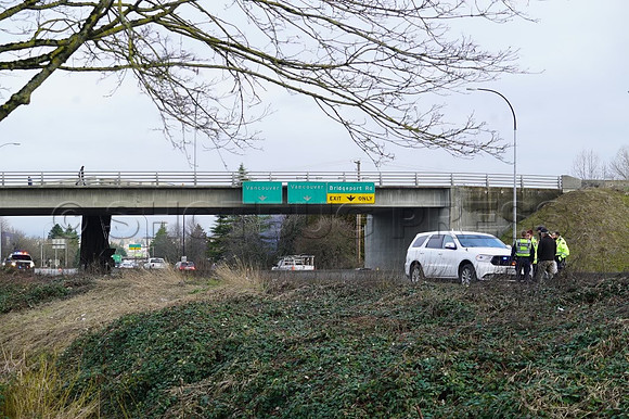 IMG_5489 Driver speaks with Police after accident