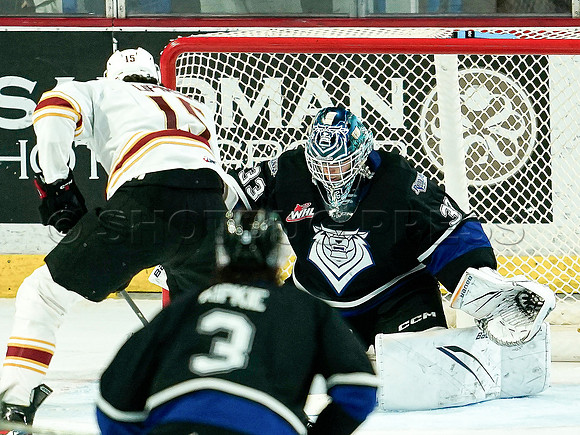Wes Shaw Victoria Royals slam thhe Giants 6-3 20241214 -257021