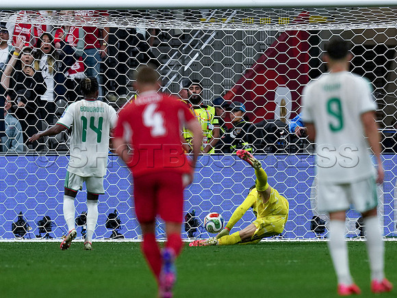 Wes Shaw Shotbug Press-Algeria falls to Switzerland 2-0 in this round of 32 action-20260702-131161