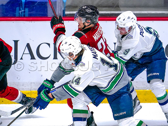 Wes Shaw Shotbug Press-Seattle Thunderbirds at the Vancouver Giants-20261010-216222