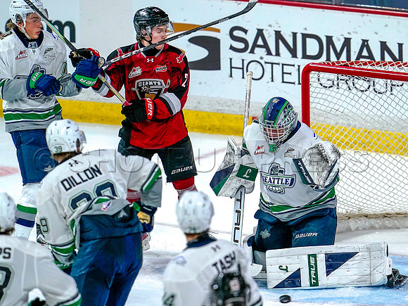 Wes Shaw Shotbug Press-Seattle Thunderbirds at the Vancouver Giants-20261010-216736