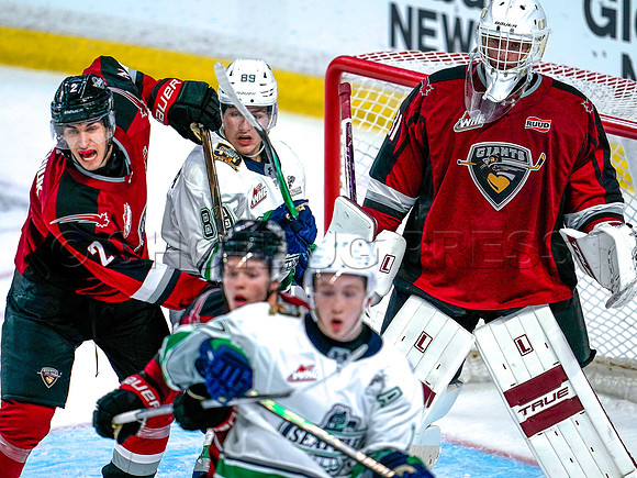 Wes Shaw Shotbug Press-Seattle Thunderbirds at the Vancouver Giants-20261010-216370