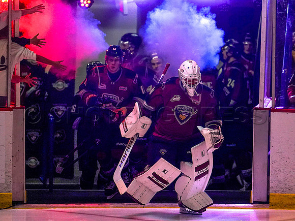 Wes Shaw Shotbug Press-Seattle Thunderbirds at the Vancouver Giants-20261010-215596