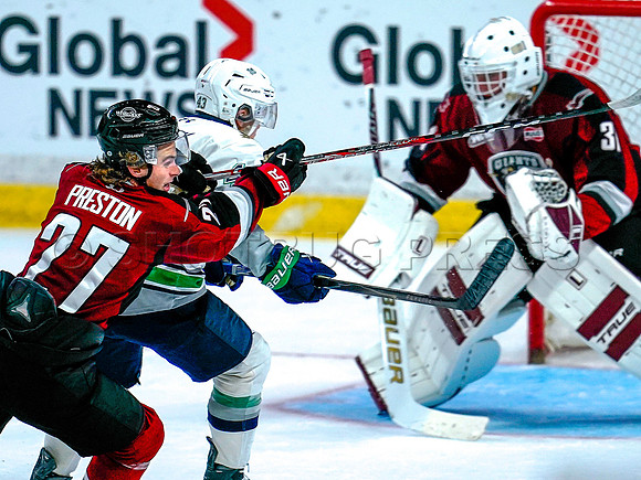 Wes Shaw Shotbug Press-Seattle Thunderbirds at the Vancouver Giants-20261010-215933