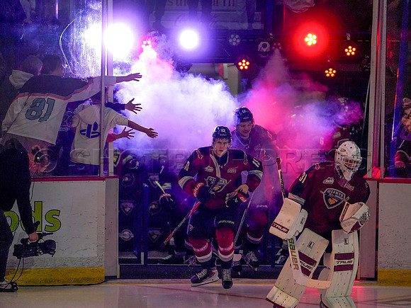 Wes Shaw Shotbug Press-Seattle Thunderbirds at the Vancouver Giants-20261010-215599
