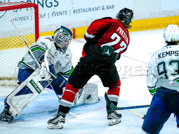 Wes Shaw Shotbug Press-Seattle Thunderbirds at the Vancouver Giants-20261010-216245