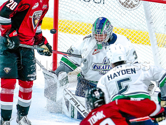 Wes Shaw Shotbug Press-Seattle Thunderbirds at the Vancouver Giants-20261010-216571