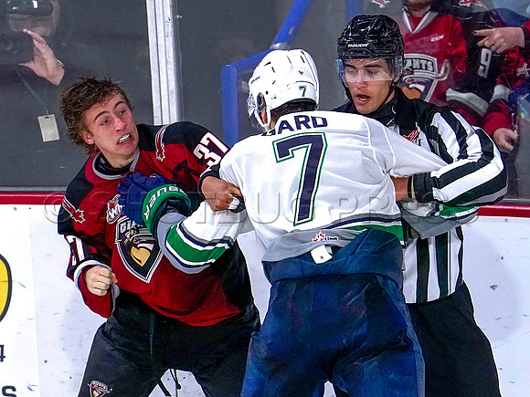 Wes Shaw Shotbug Press-Seattle Thunderbirds at the Vancouver Giants-20261010-216470