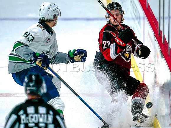 Wes Shaw Shotbug Press-Seattle Thunderbirds at the Vancouver Giants-20261010-215548