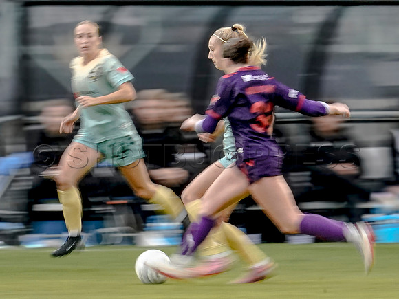 Wes Shaw Shotbug Press-Vancouver FC hold on to a 3-2 win over the Calgary Wild FC-20261025-220256