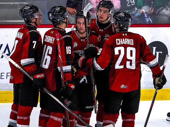 Wes Shaw Shotbug Press-Seattle Thunderbirds at the Vancouver Giants-20261010-216695