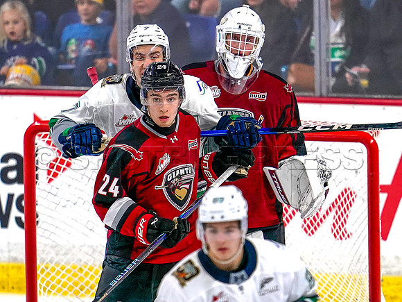 Wes Shaw Shotbug Press-Seattle Thunderbirds at the Vancouver Giants-20261010-215662