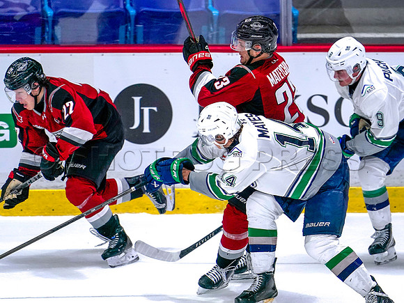 Wes Shaw Shotbug Press-Seattle Thunderbirds at the Vancouver Giants-20261010-216224