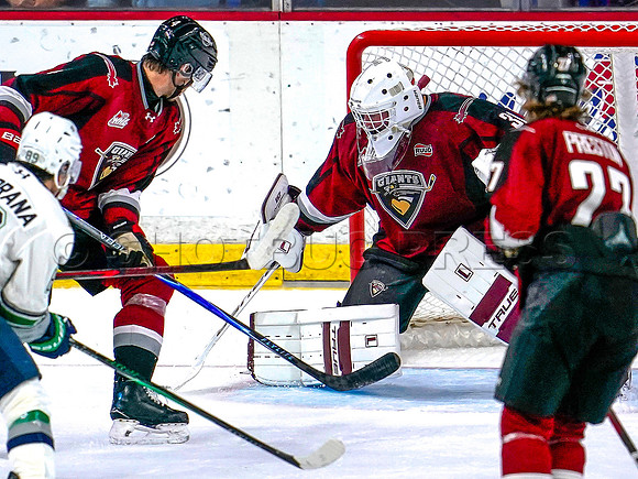 Wes Shaw Shotbug Press-Seattle Thunderbirds at the Vancouver Giants-20261010-215424