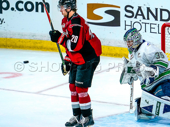Wes Shaw Shotbug Press-Seattle Thunderbirds at the Vancouver Giants-20261010-216563