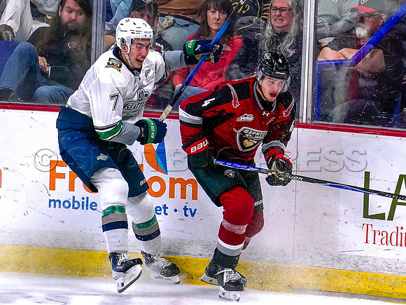 Wes Shaw Shotbug Press-Seattle Thunderbirds at the Vancouver Giants-20261010-215417