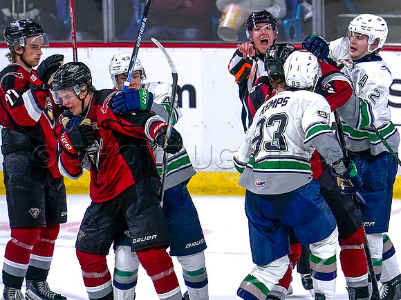 Wes Shaw Shotbug Press-Seattle Thunderbirds at the Vancouver Giants-20261010-216539