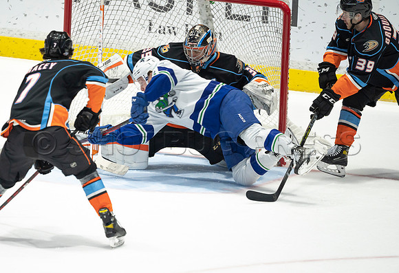 Abbotsford Canucks defeat San Diego Gulls 4-2 on Sunday, Jan 23, 2022 at Abbotsford Centre.
