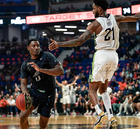 Wes Shaw Scarborough Shooting Stars defeat the Niagara River Lions 74-71  20230811 -35855
