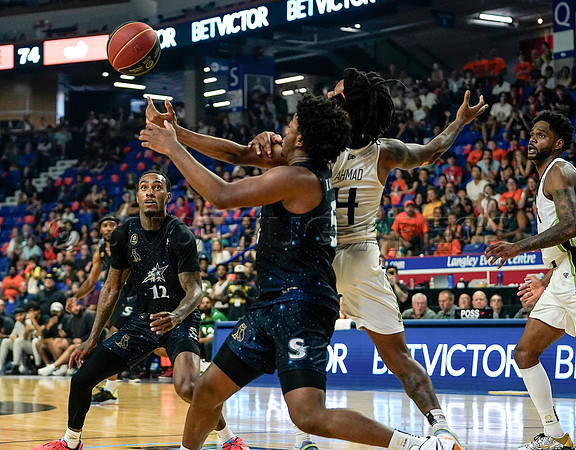Wes Shaw Scarborough Shooting Stars defeat the Niagara River Lions 74-71  20230811 -35904