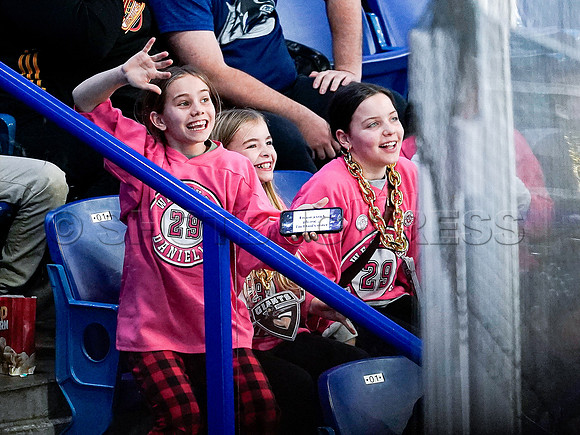 Wes Shaw Everett Silvertips skate circles around the Vancouver Giants 20241129 -254992