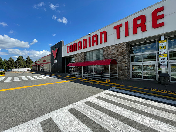 Canadian Tire Langley forced to close doors due to Covid 19 outbreak.
