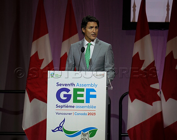 Shaw_Trudeau_in_Vancouver_8 - 44025