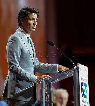 Shaw_Trudeau_in_Vancouver_8 - 44027