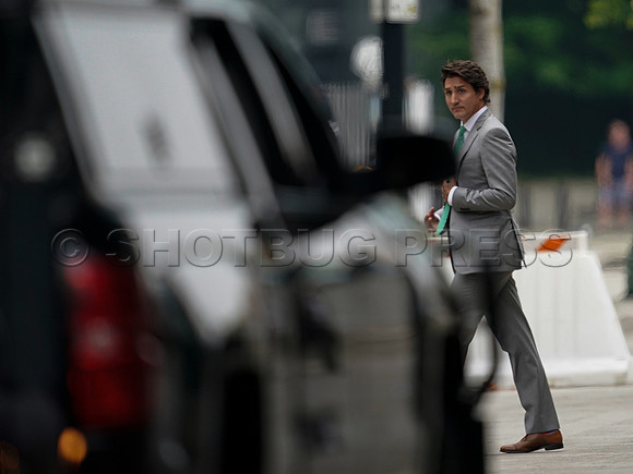 Shaw_Trudeau_in_Vancouver_8 - 44029