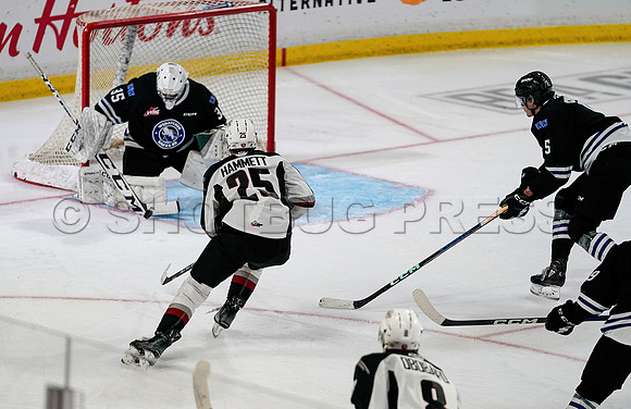 Wes_Shaw_Wenanchee Wild at Vancouver Giants - 75232