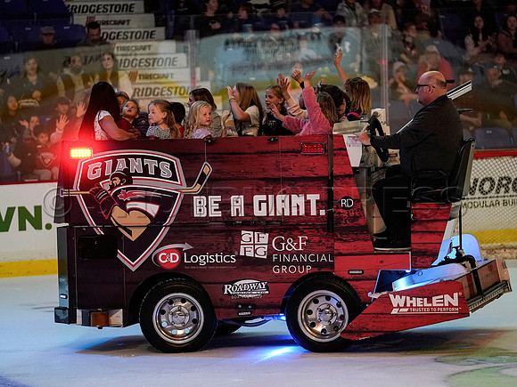 Wes_Shaw_Wenanchee Wild at Vancouver Giants - 75243