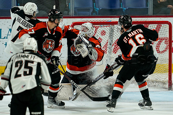 Wes Shaw Vancouver Giants fall to the Medicine Hat Tigers 3-2  20231018 -86896