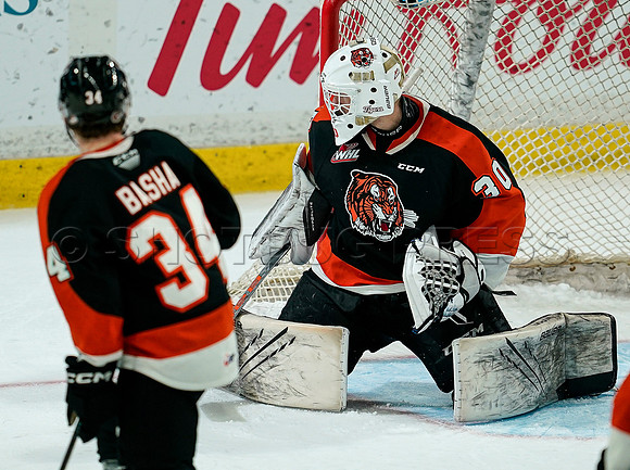 Wes Shaw Vancouver Giants fall to the Medicine Hat Tigers 3-2  20231018 -86902