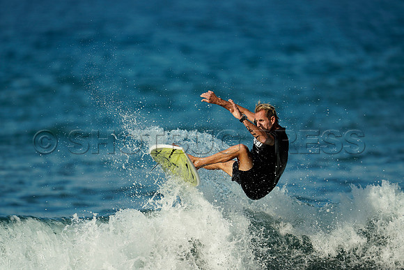 Wes Shaw Maui Surfing 20240714 -179273