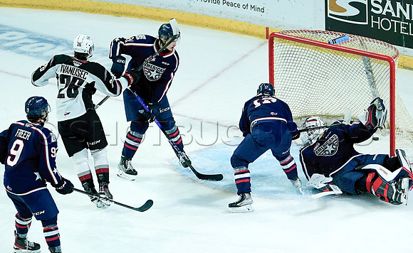 SBP-Wes Shaw Vancouver Giants fall to the Tri City Americans  20231125 -108827
