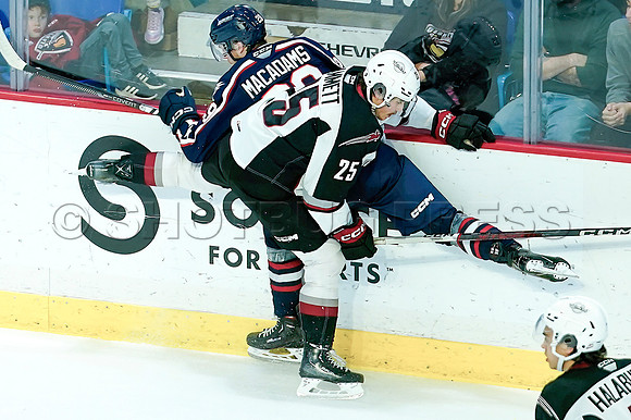 SBP-Wes Shaw Vancouver Giants fall to the Tri City Americans  20231125 -108536