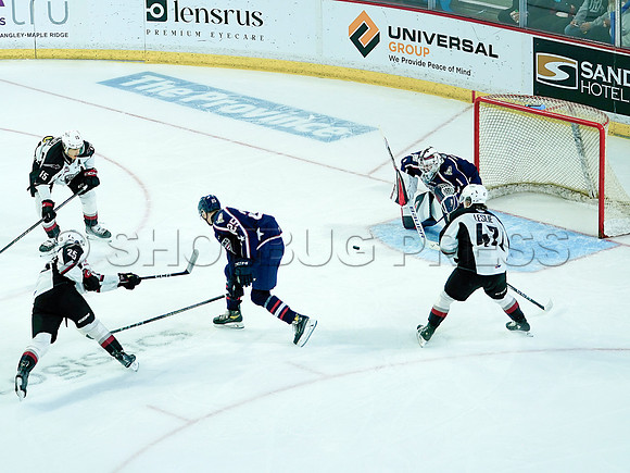 SBP-Wes Shaw Vancouver Giants fall to the Tri City Americans  20231125 -108370