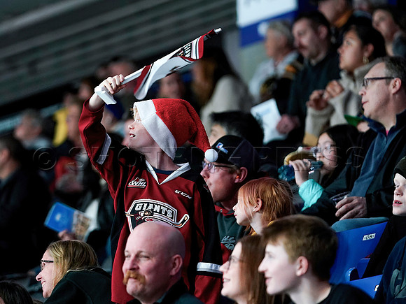 SBP-Wes Shaw Vancouver Giants fall to the Tri City Americans  20231125 -106969