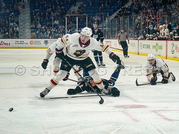 Wes Shaw Victoria Royals slam thhe Giants 6-3 20241214 -256519