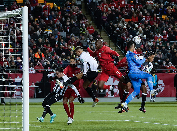Canada takes 3 points in their 1-0 win over Costa Rica in front of 48,806 fans in World Cup qualifying in Edmonton, Alberta.