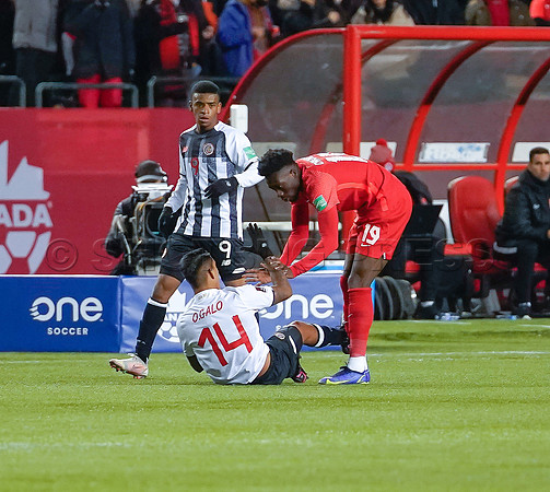Canada takes 3 points in their 1-0 win over Costa Rica in front of 48,806 fans in World Cup qualifying in Edmonton, Alberta.